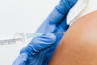 symbolic image of a vaccination on the upper arm